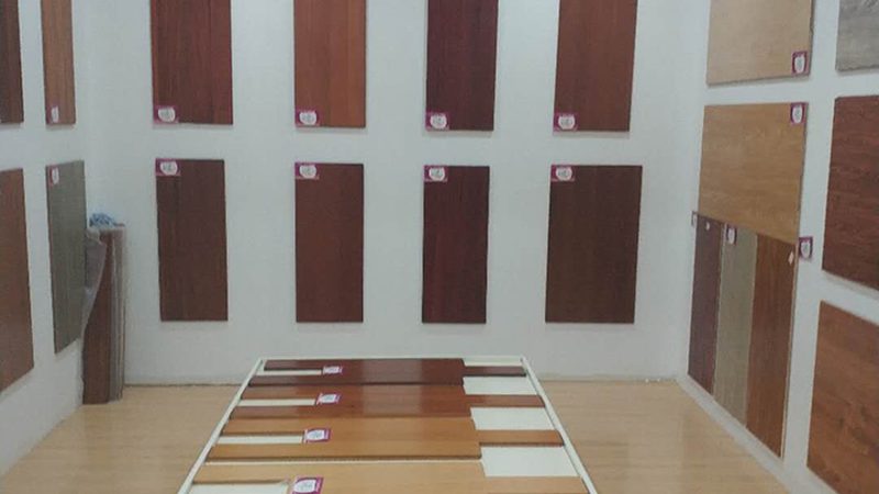 参观实地：实地考察是了解市场情况的重要途径。在参观过程中，可以关注以下几点：