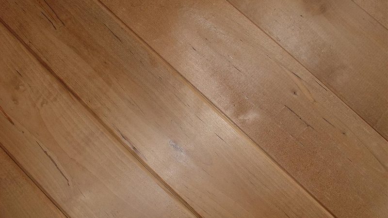 上海强化复合地板：批发安装，价格与品质的平衡之道