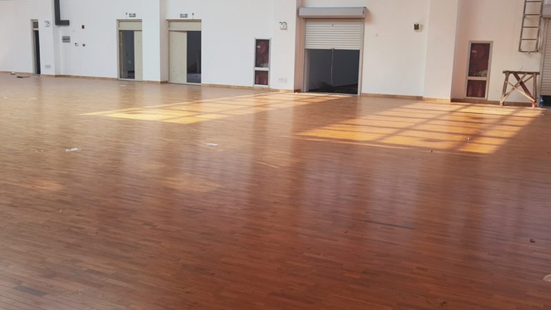 强化复合地板与石塑地板：性能对比与选购要点